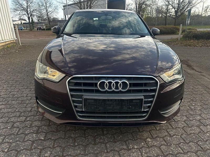 Gebraucht Audi A3 Ambiente 122 PS (89 kW) 2013 Violett Limousine