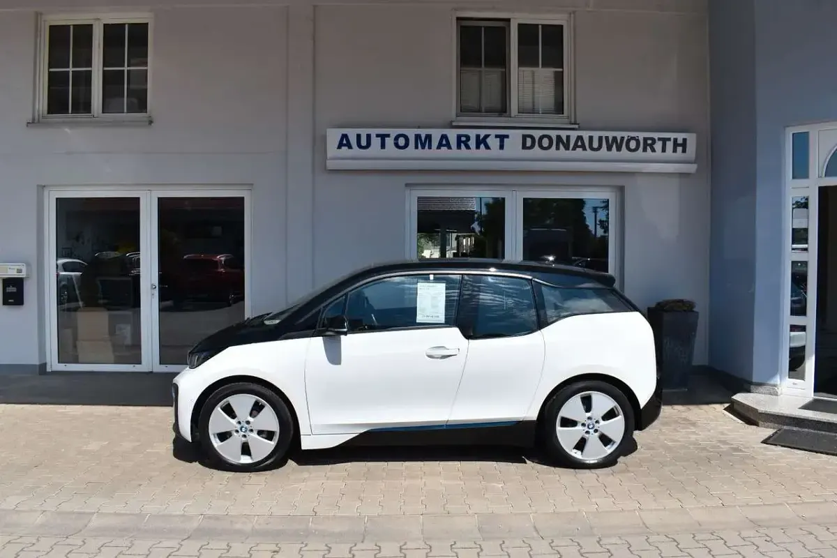 Gebraucht BMW i3 Comfort Edition 125 kW (170 PS) 2022 Weiß Kleinwagen