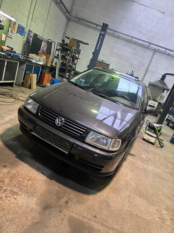 Gebraucht VW Polo 60 PS (44 kW) 1998 Schwarz Kleinwagen