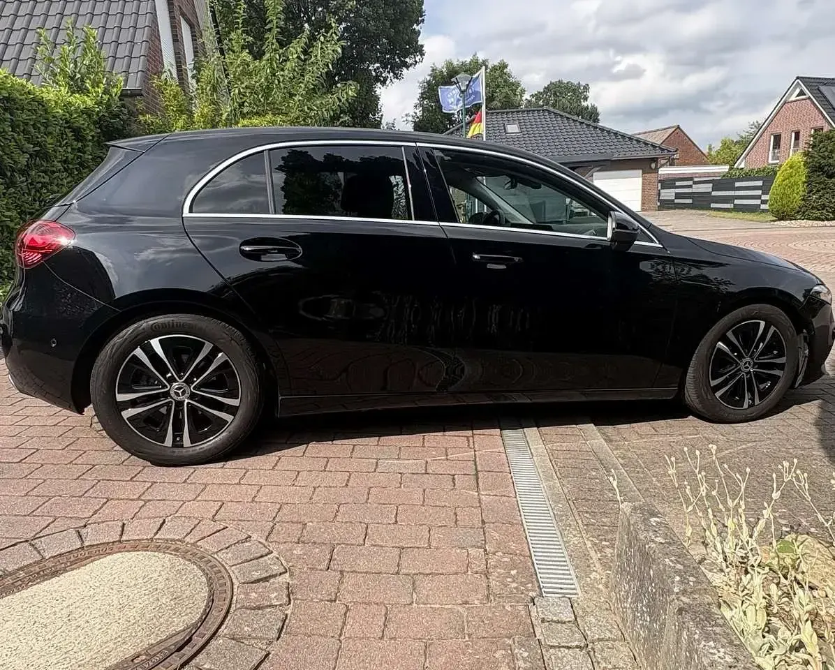 Gebraucht Mercedes A200 163 PS (119 kW) 2024 Schwarz Kleinwagen