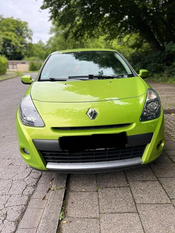 Grün Gebraucht 2009 Renault Clio III Kleinwagen | 1.500 € (Superpreis) - Bild 1/4
