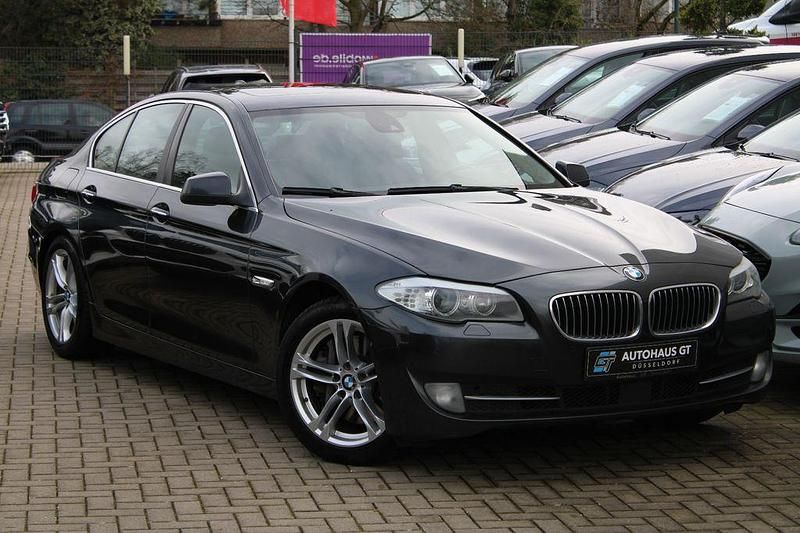 Gebraucht BMW 530 Performance 245 PS (180 kW) 2011 Grau Limousine