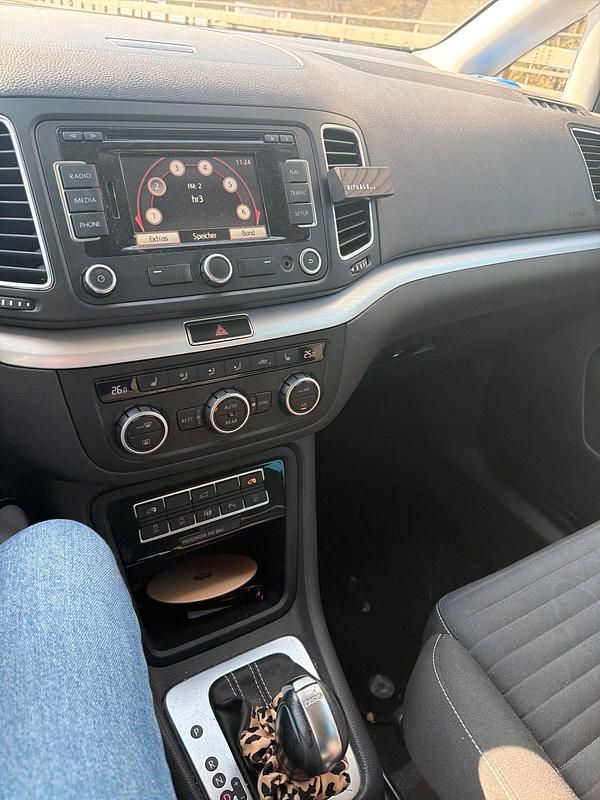 Gebraucht VW Sharan 140 PS (102 kW) 2014 Silber Van / Kleinbus