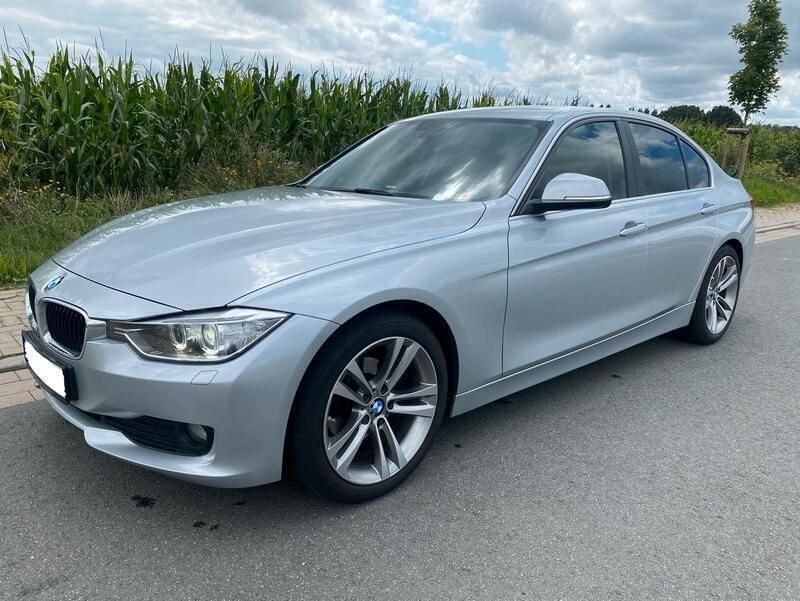 Silber Gebraucht 2015 BMW 320 Efficient Dynamics Limousine | 9.300 € (Etwas zu teuer) - Bild 1/4