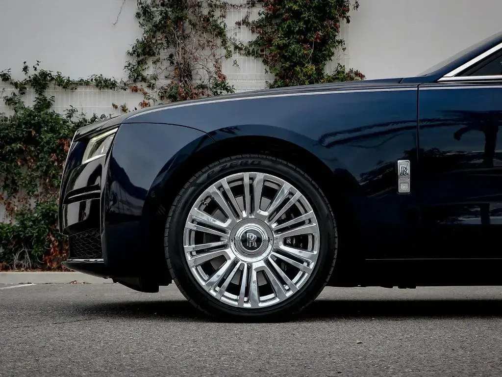 Gebraucht Rolls Royce Ghost 571 PS (419 kW) 2023 Blau Limousine