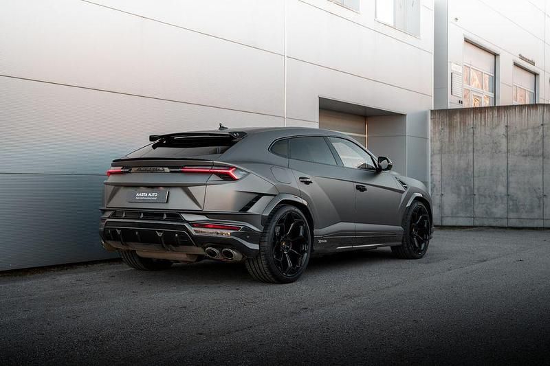 Second-hand Lamborghini Urus 666 CP (489 kW) 2023 Negru SUV