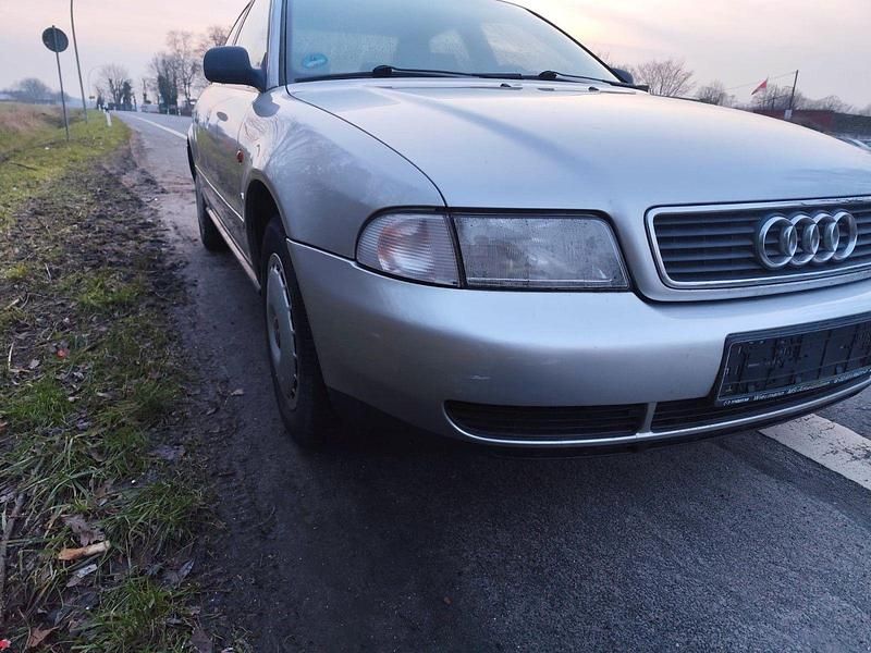 Usata Audi A4 101 CV (74 kW) 1995 Argento Berlina