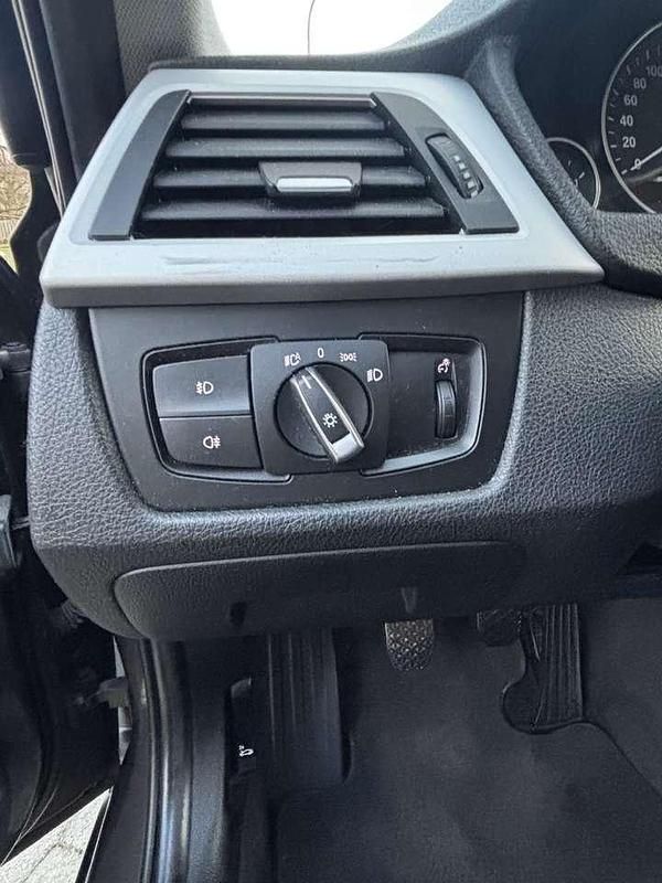 Gebraucht BMW 318 143 PS (105 kW) 2012 Limousine