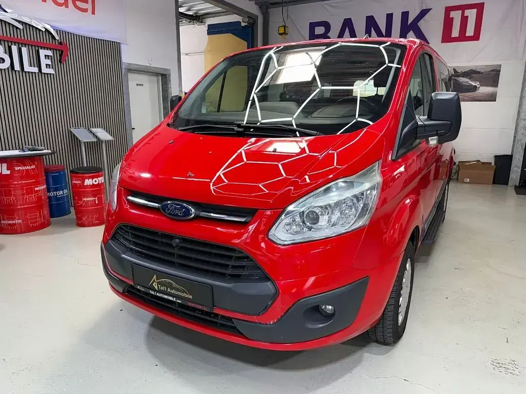 Gebraucht Ford Tourneo 125 PS (91 kW) 2013 Rot Van / Kleinbus