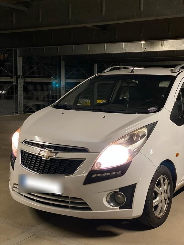 Gebraucht Chevrolet Spark LS 82 PS (60 kW) 2011 Weiß Kleinwagen