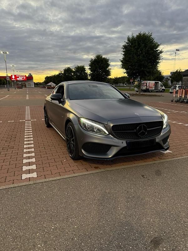 Grau Gebraucht 2017 Mercedes C300 Edition Coupé | 26.500 € (Teuer) - Bild 1/4