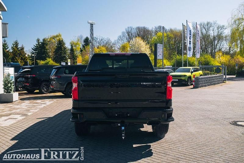Neu Chevrolet Silverado 426 PS (313 kW) 2026 Schwarz SUV