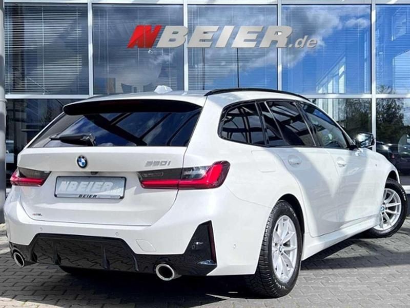 Gebraucht BMW 320 M Sport 184 PS (135 kW) 2023 Mineralweiss metallic Kombi