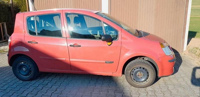 Second-hand Renault Modus 75 CP (55 kW) 2004 Roșu Monovolum