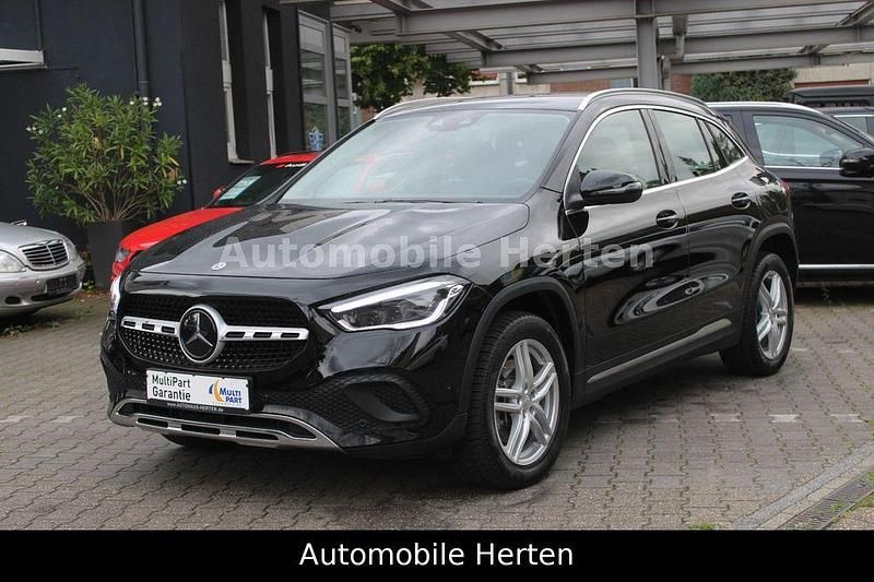 Nachtschwarz Gebraucht 2022 Mercedes GLA250 SUV | 33.900 € (Superpreis) - Bild 1/4