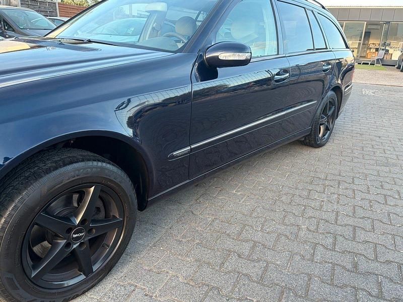Gebraucht Mercedes E240 Elegance 177 PS (130 kW) 2004 Blau Kombi
