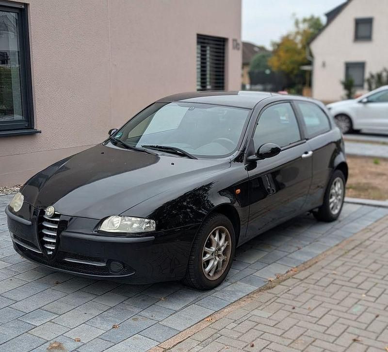 Schwarz Gebraucht 2002 Alfa Romeo 147 Kleinwagen | 900 € (Guter Preis) - Bild 1/4