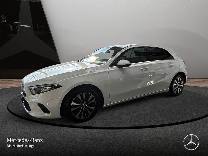 Gebraucht Mercedes A180 Style 116 PS (85 kW) 2022 Weiß Limousine