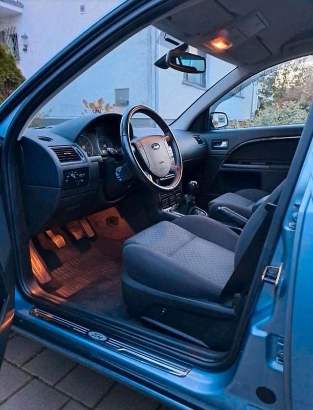 Blau Gebraucht 2007 Ford Mondeo Kombi | 2.000 € (Etwas zu teuer) - Bild 1/4