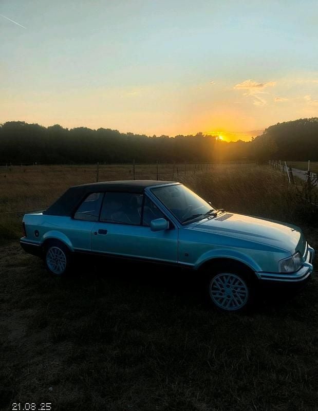 Blau Gebraucht 1989 Ford Escort Cabriolet Cabrio | 2.850 € - Bild 1/4