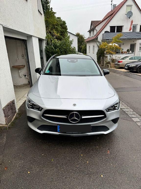 Silber Gebraucht 2022 Mercedes CLA250e Limousine | 27.000 € (Superpreis) - Bild 1/4