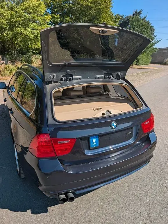 Gebraucht BMW 325 218 PS (160 kW) 2009 Blau Kombi