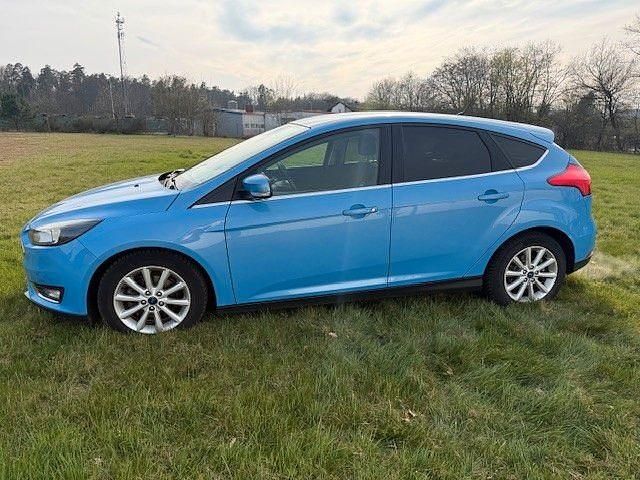 Używany Ford Focus Titanium 125 KM (91 kW) 2016 Niebieski Sedan/Limuzyna