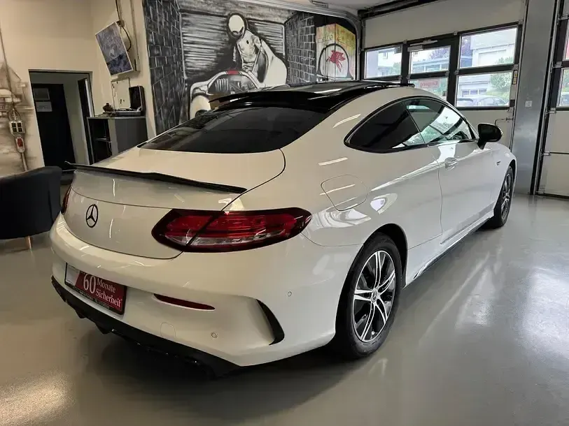 Gebraucht Mercedes C400 AMG line 333 PS (244 kW) 2021 Weiß Coupé