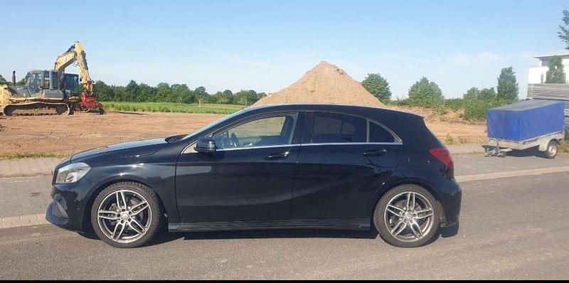Gebraucht Mercedes A180 122 PS (89 kW) 2016 Kosmosschwarz  metalliclack Kleinwagen