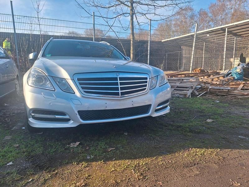 Silber Gebraucht 2012 Mercedes E350 Kombi | 11.200 € (Fairer Preis) - Bild 1/4