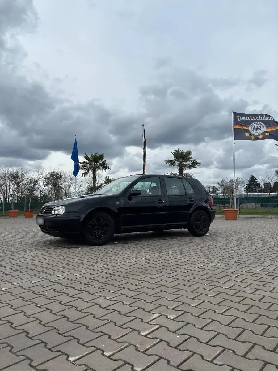 Gebraucht VW Golf IV 75 PS (55 kW) 2001 Schwarz Limousine