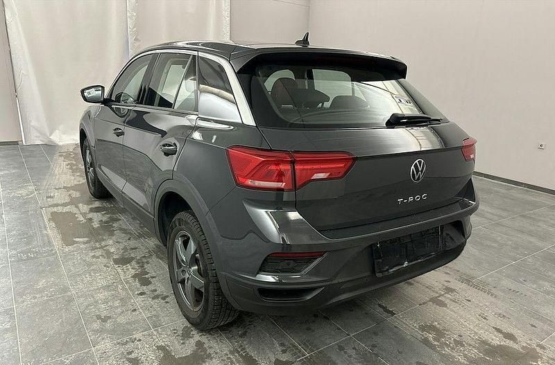 Gebraucht VW T-Roc Basis 116 PS (85 kW) 2021 Grau SUV