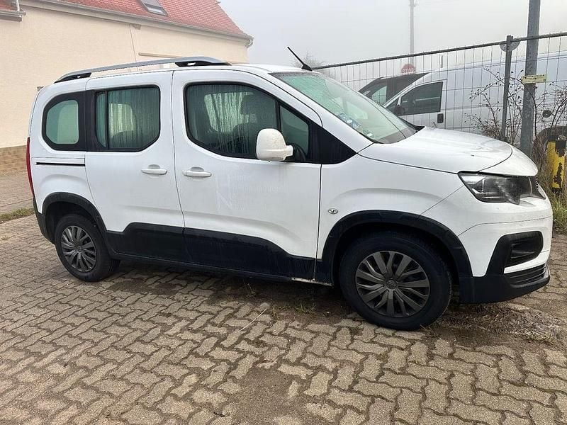 Weiß Gebraucht 2019 Peugeot Rifter Van / Kleinbus | 8.299 € - Bild 1/4