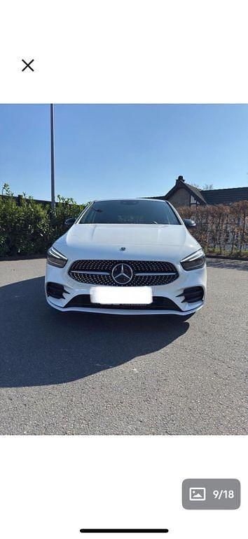 Weiß Gebraucht 2020 Mercedes B200 AMG Van / Kleinbus | 24.850 € (Fairer Preis) - Bild 1/4