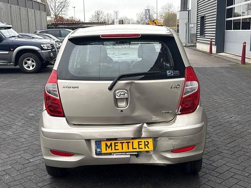 Gebraucht Hyundai i10 86 PS (63 kW) 2011 Beige Kleinwagen