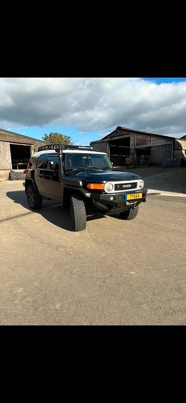 Schwarz Gebraucht 2011 Toyota FJ Cruiser SUV | 32.000 € - Bild 1/4