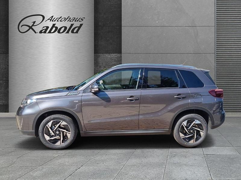 Neu Suzuki Vitara Comfort 110 PS (80 kW) 2025 Titan grau Limousine