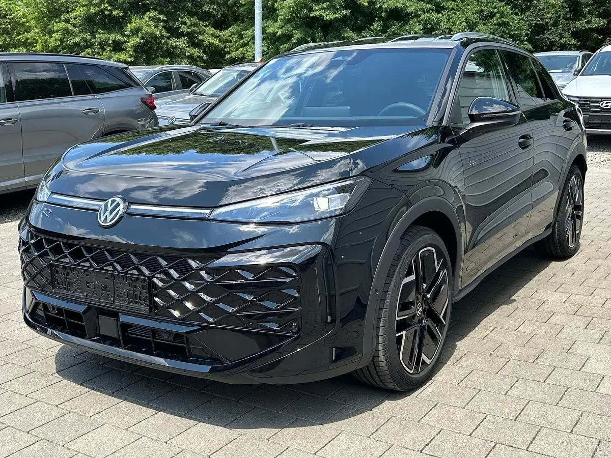 Neu VW T-Roc R-line 150 PS (110 kW) 2026 Grenadillschwarz metallic SUV