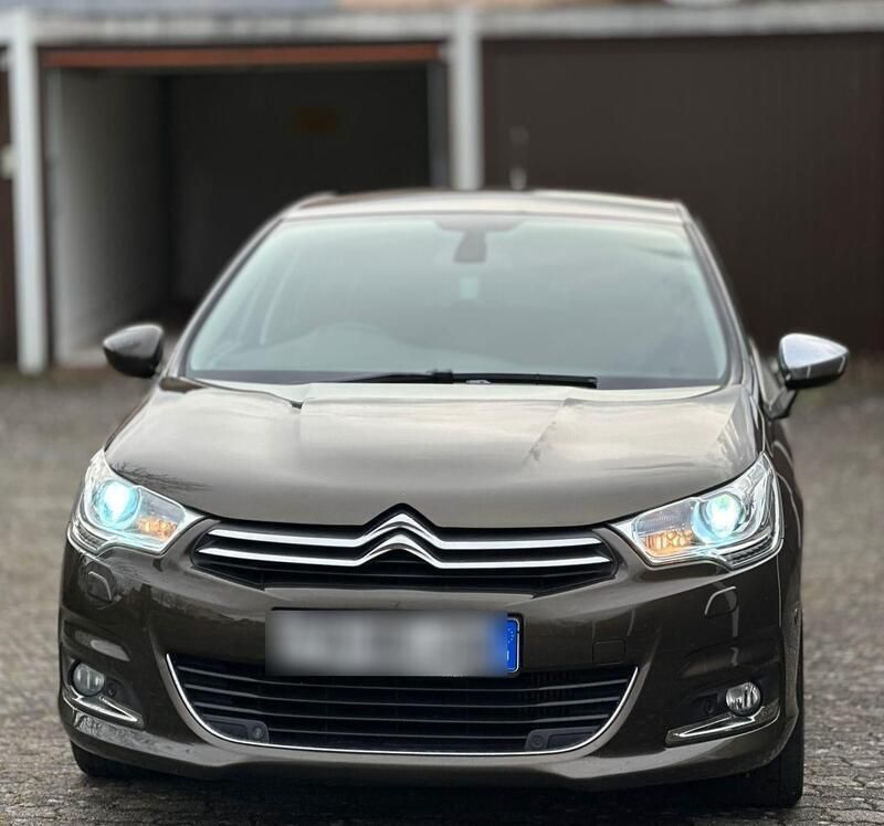 Braun Gebraucht 2012 Citroën C4 Limousine | 4.000 € (Fairer Preis) - Bild 1/4