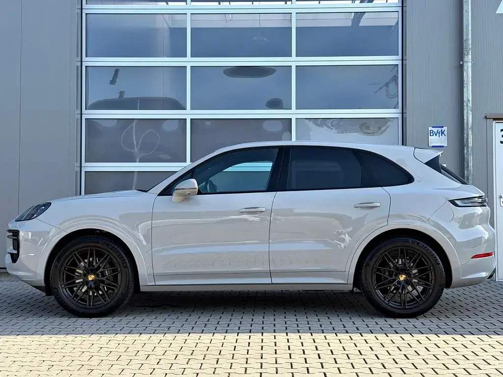 Gebraucht Porsche Cayenne 354 PS (260 kW) 2024 Racetrackgrey/kreide/crayon/ch SUV