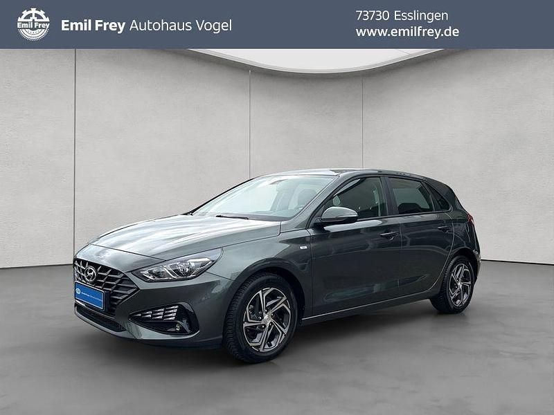 Grau Gebraucht 2023 Hyundai i30 Select Limousine | 16.880 € (Guter Preis) - Bild 1/4