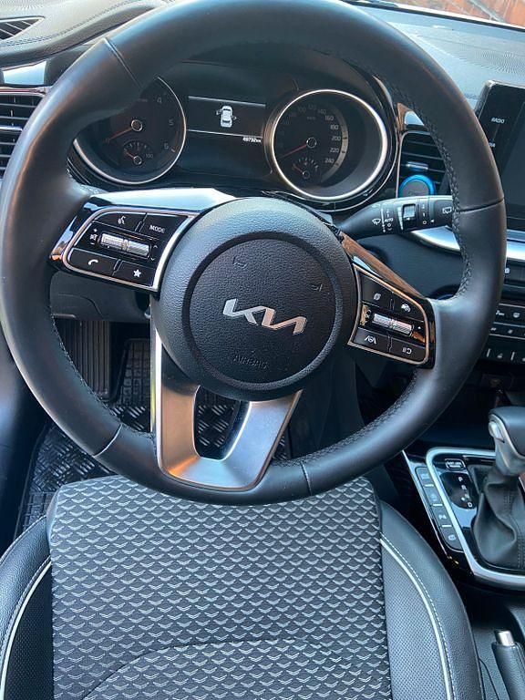 Gebraucht Kia Ceed 136 PS (100 kW) 2024 Weiß Kleinwagen