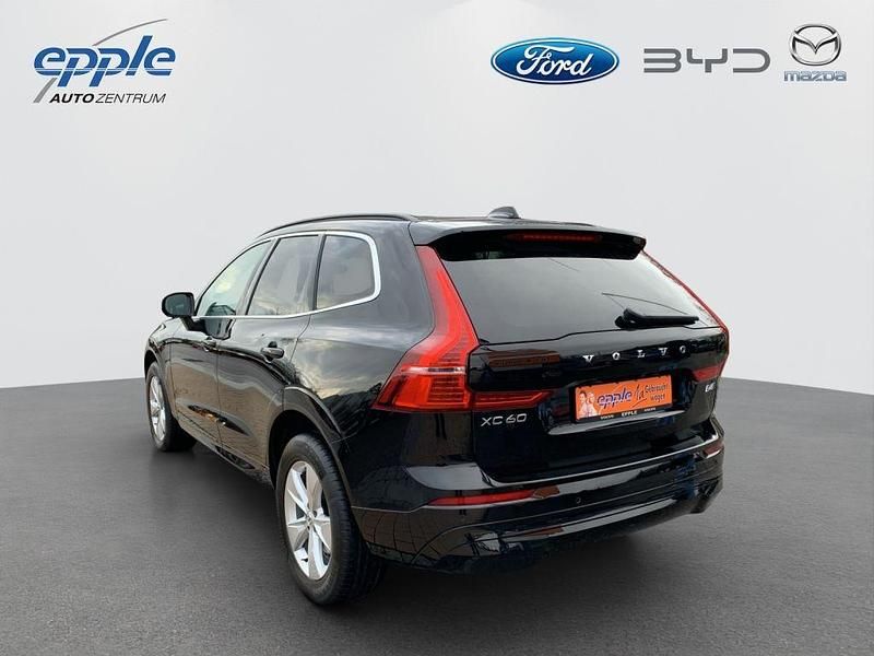 Gebraucht Volvo XC60 Core 197 PS (144 kW) 2022 Onyx black metallic SUV