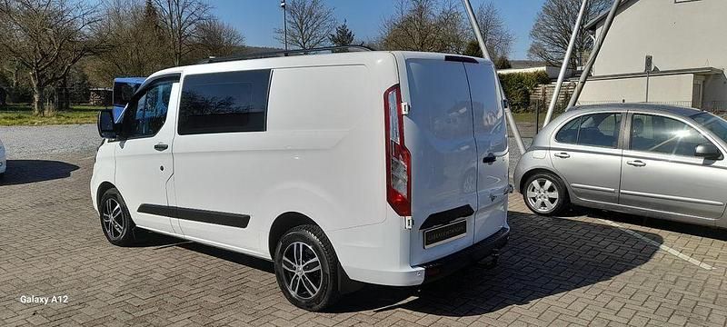 Second-hand Ford Transit 131 CP (96 kW) 2018 Alb Monovolum