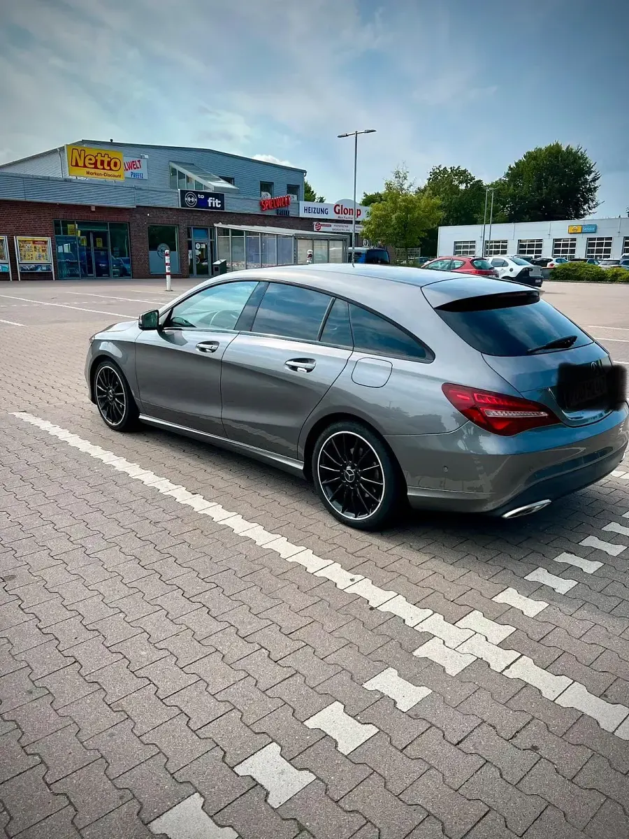 Gebraucht Mercedes CLA180 Shooting Brake 122 PS (89 kW) 2016 Grau Kombi