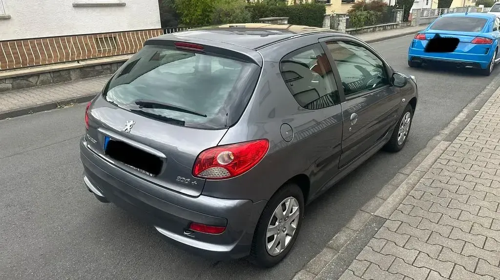 Gebraucht Peugeot 206+ 60 PS (44 kW) 2010 Grau Kleinwagen