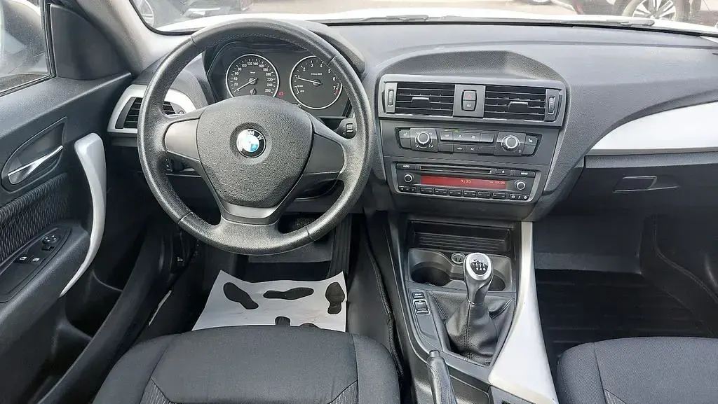 Usata BMW 114 102 CV (75 kW) 2014 Bianco Utilitaria