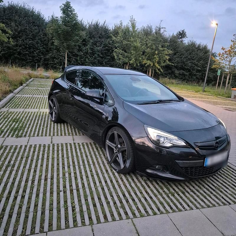 Schwarz Gebraucht 2012 Opel Astra GTC Coupé | 6.500 € (Fairer Preis) - Bild 1/4
