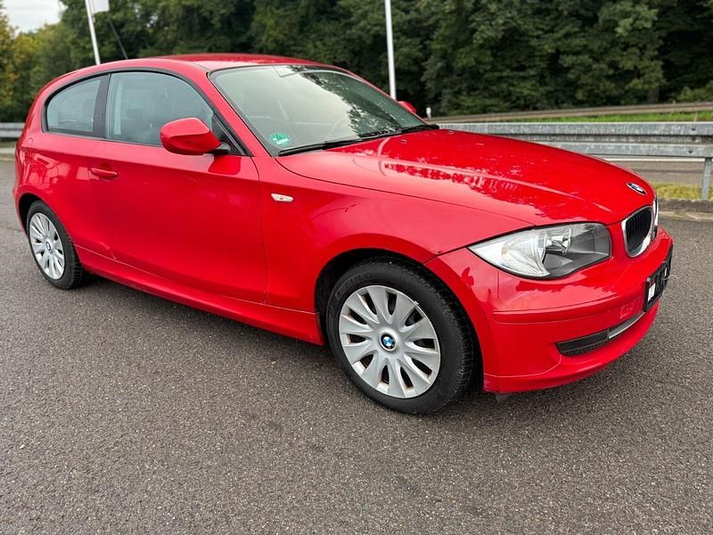 Rot Gebraucht 2011 BMW 116 Kleinwagen | 3.998 € (Superpreis) - Bild 1/4