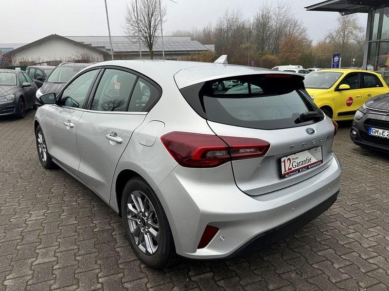 Gebraucht Ford Focus Titanium 125 PS (91 kW) 2023 Silber Limousine